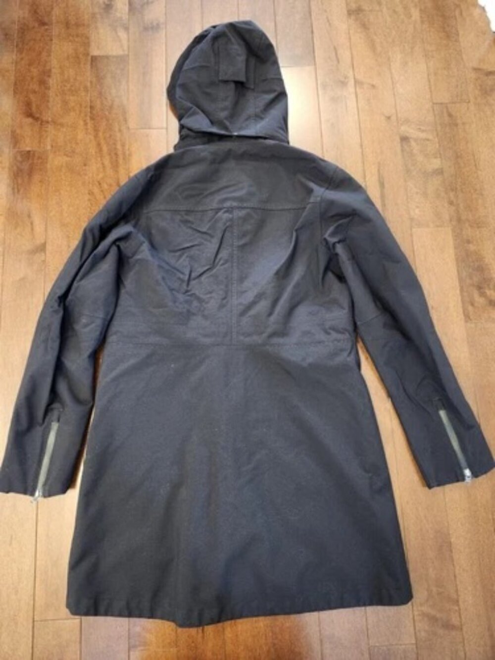 Patagonia women's black full zip hooded jacket in size medium - Picture 3 of 5